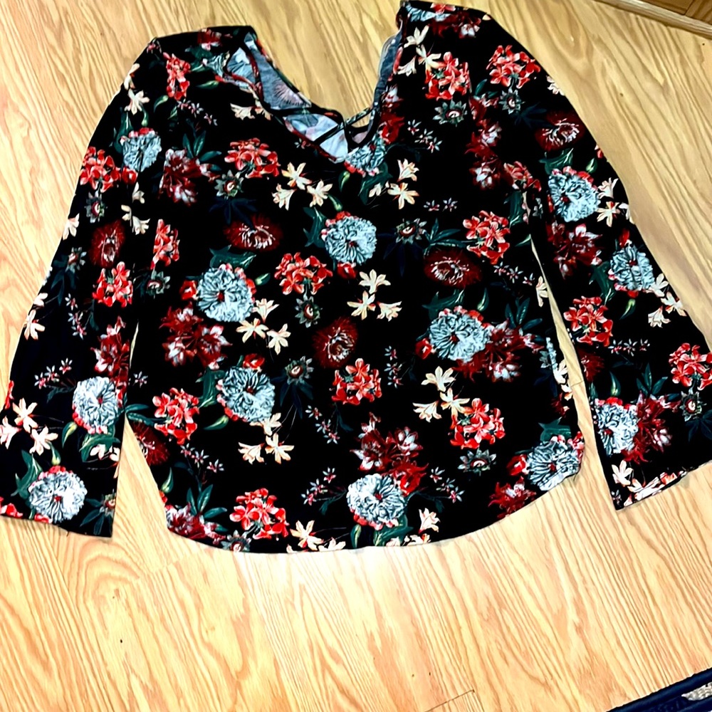 Floral tunic with bell sleeves